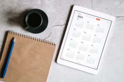 calendar-2021-tablet-flat-lay-to-do-list-app-background-business-calender-closeup-coffee-computer_t20_vLbwRw